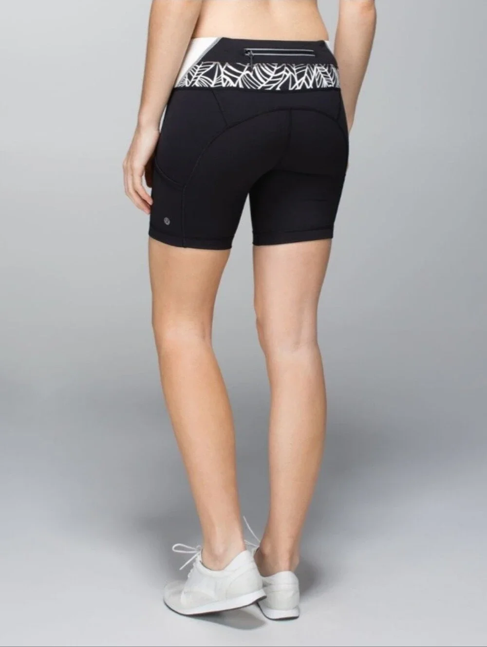 Lululemon Run Dart & Dash Black Bike Shorts 6 Contrast Quilt Waistband Hiking